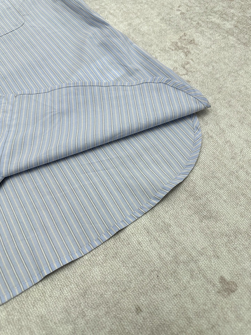 サンローランスーパーコピー ストライプ柄の尖った襟ボタン付き胸ポケット長袖シャツ