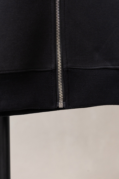 クロムハーツコピー 胸に革製のクロス刺繍ドローストリング付きジッパー開閉のフード付きジャケット