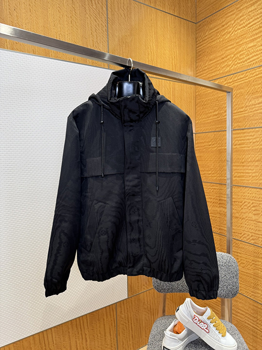 ルイヴィトン ダークカラーの柄入りフード付きジャケット