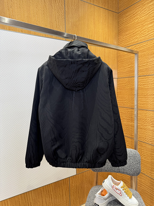 ルイヴィトン ダークカラーの柄入りフード付きジャケット