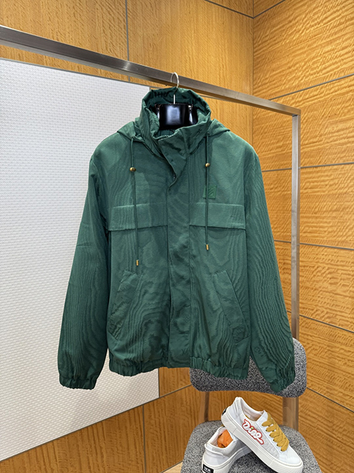 ルイヴィトン ダークカラーの柄入りフード付きジャケット