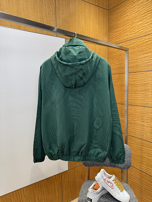 ルイヴィトン ダークカラーの柄入りフード付きジャケット