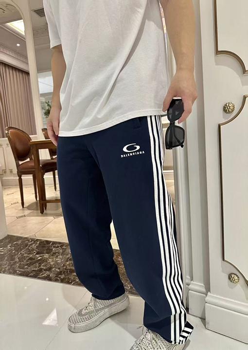 バレンシアガ BALENCIAGA 刺繍りトリムトラックスーツ