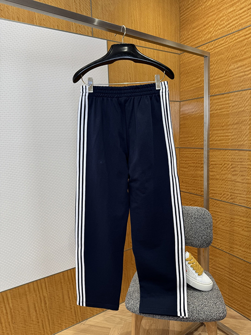 バレンシアガ BALENCIAGA 刺繍りトリムトラックスーツ