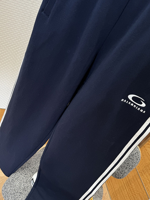 バレンシアガ BALENCIAGA 刺繍りトリムトラックスーツ
