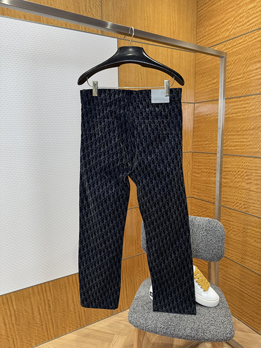 ディオール 全面にボタンプリントがされたストレートレッグのカジュアルパンツ