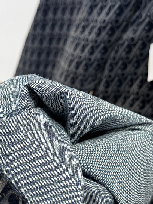 ディオール 全面にボタンプリントがされたストレートレッグのカジュアルパンツ