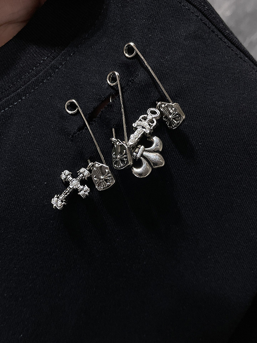 クロムハーツコピー 破れたピン刺繍アップリケ付き半袖Tシャツ