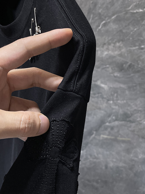 クロムハーツコピー 破れたピン刺繍アップリケ付き半袖Tシャツ