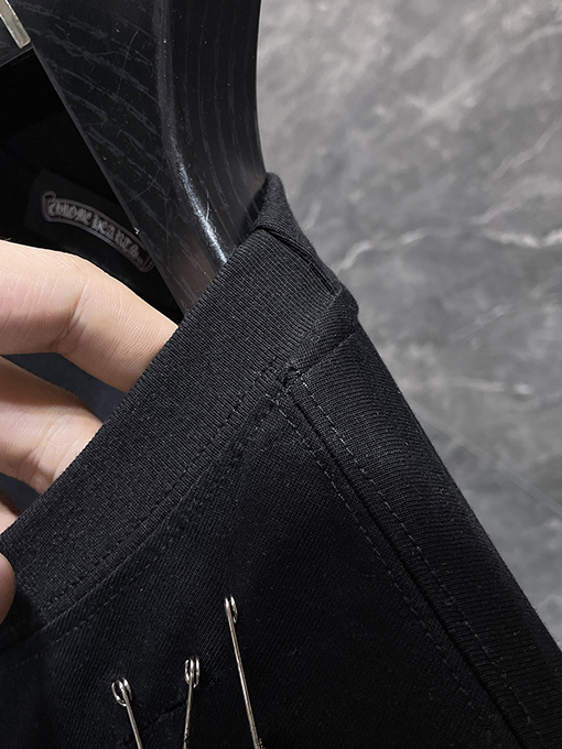 クロムハーツコピー 破れたピン刺繍アップリケ付き半袖Tシャツ