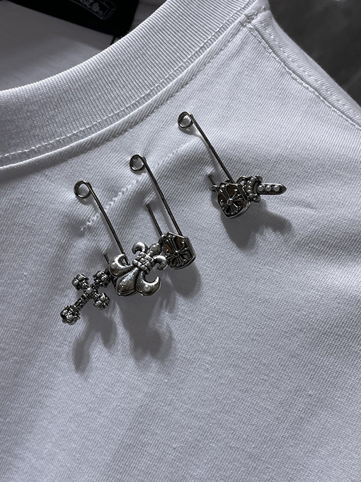 クロムハーツコピー 破れたピン刺繍アップリケ付き半袖Tシャツ