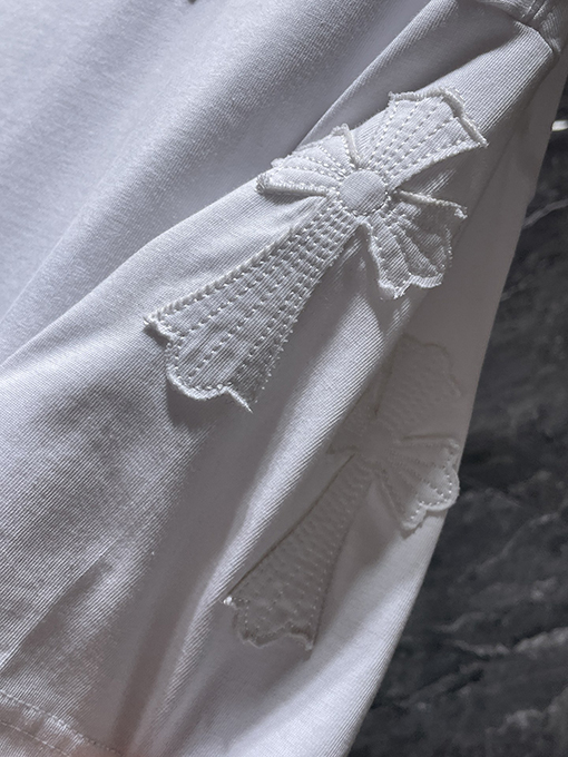 クロムハーツコピー 破れたピン刺繍アップリケ付き半袖Tシャツ