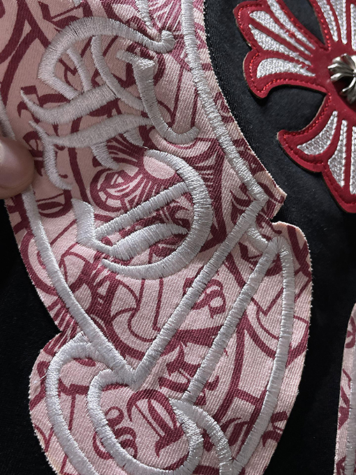 クロムハーツ ホースシュークロスの手作りアップリケ刺繍入り半袖Tシャツ