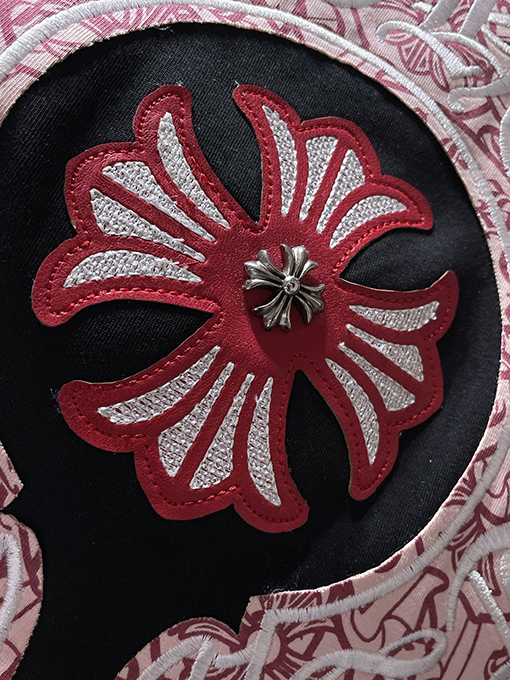 クロムハーツ ホースシュークロスの手作りアップリケ刺繍入り半袖Tシャツ