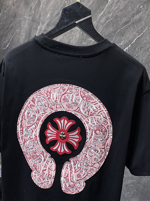 クロムハーツ ホースシュークロスの手作りアップリケ刺繍入り半袖Tシャツ