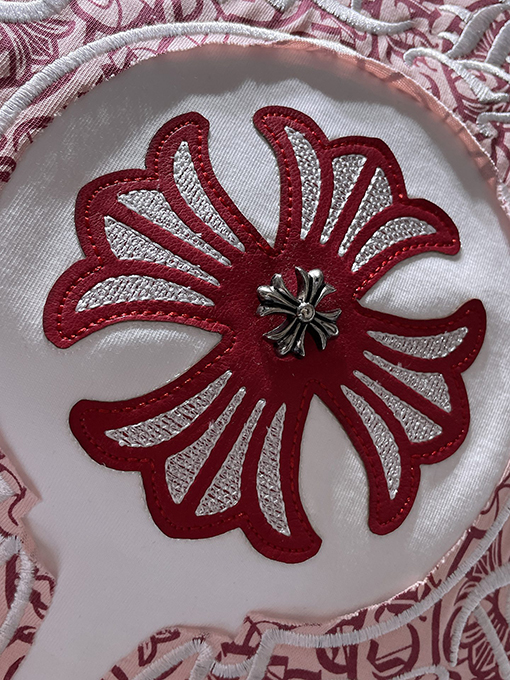 クロムハーツ ホースシュークロスの手作りアップリケ刺繍入り半袖Tシャツ