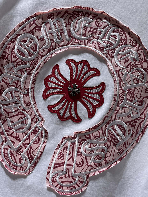 クロムハーツ ホースシュークロスの手作りアップリケ刺繍入り半袖Tシャツ