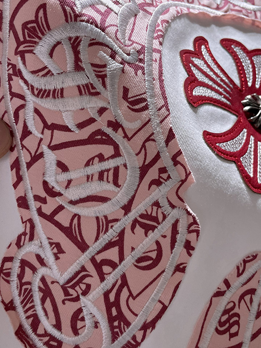 クロムハーツ ホースシュークロスの手作りアップリケ刺繍入り半袖Tシャツ