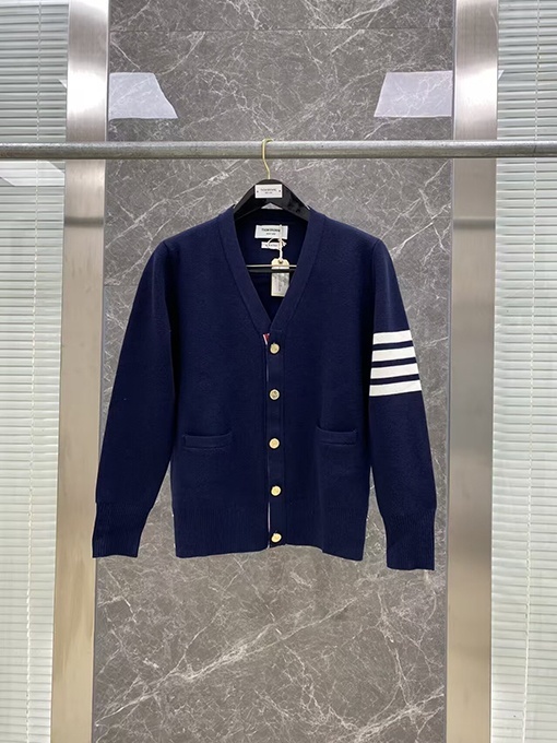 トムブラウン 新作ゴールドボタンニットカーディガン