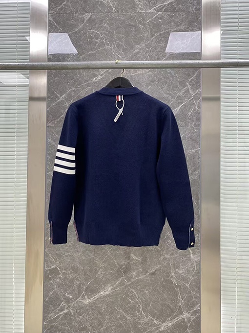 トムブラウン 新作ゴールドボタンニットカーディガン