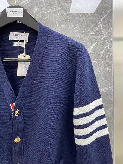 トムブラウン 新作ゴールドボタンニットカーディガン