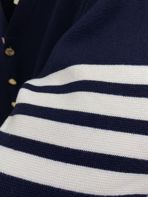 トムブラウン 新作ゴールドボタンニットカーディガン