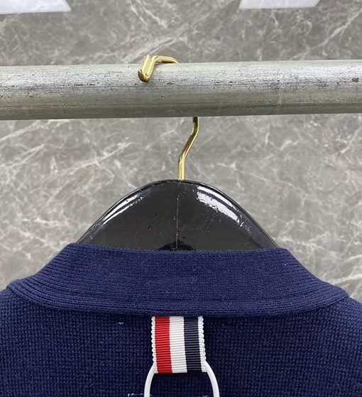 トムブラウン 新作ゴールドボタンニットカーディガン