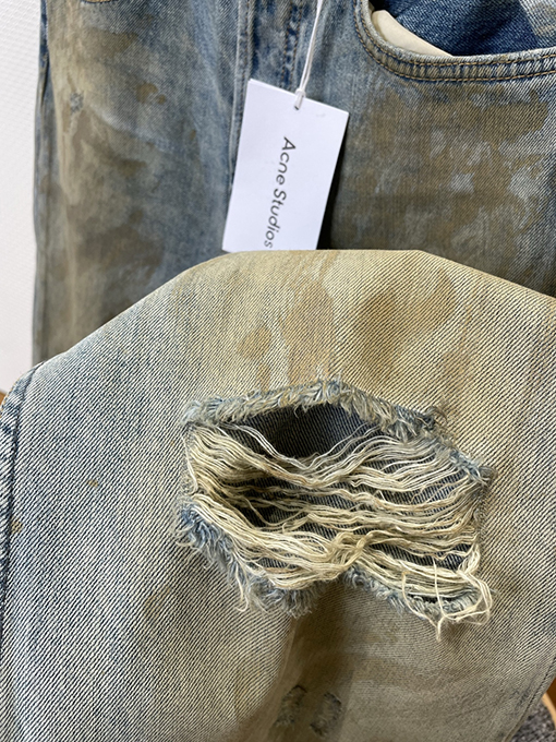 アクネストゥディオズ ダメージをしたワイドレッグジーンズ