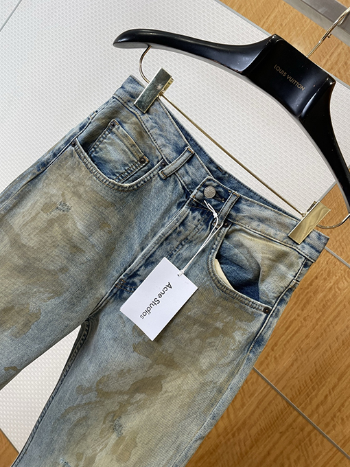 アクネストゥディオズ ダメージをしたワイドレッグジーンズ