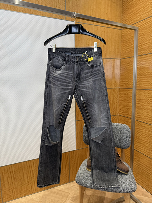 ジバンシイスーパーコピー ダメージのジッパー付きジーンズ