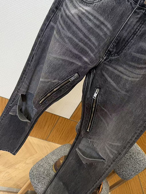 ジバンシイスーパーコピー ダメージのジッパー付きジーンズ