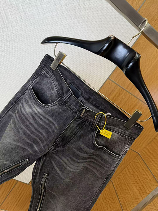 ジバンシイスーパーコピー ダメージのジッパー付きジーンズ