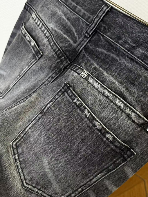 ジバンシイスーパーコピー ダメージのジッパー付きジーンズ