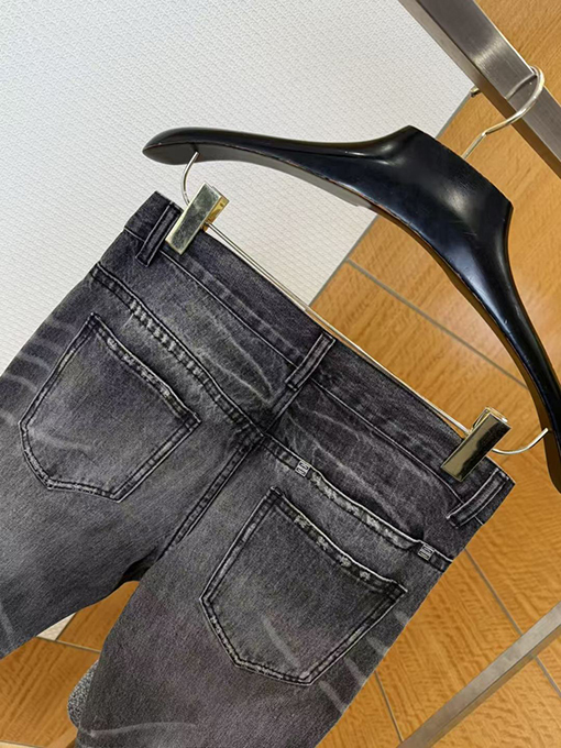 ジバンシイスーパーコピー ダメージのジッパー付きジーンズ