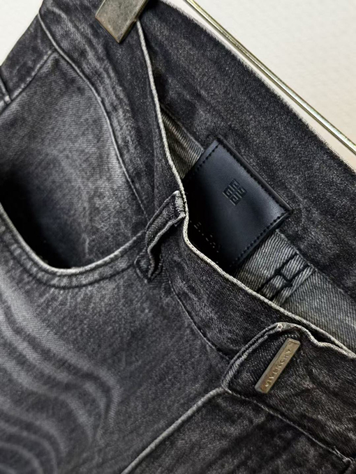 ジバンシイスーパーコピー ダメージのジッパー付きジーンズ