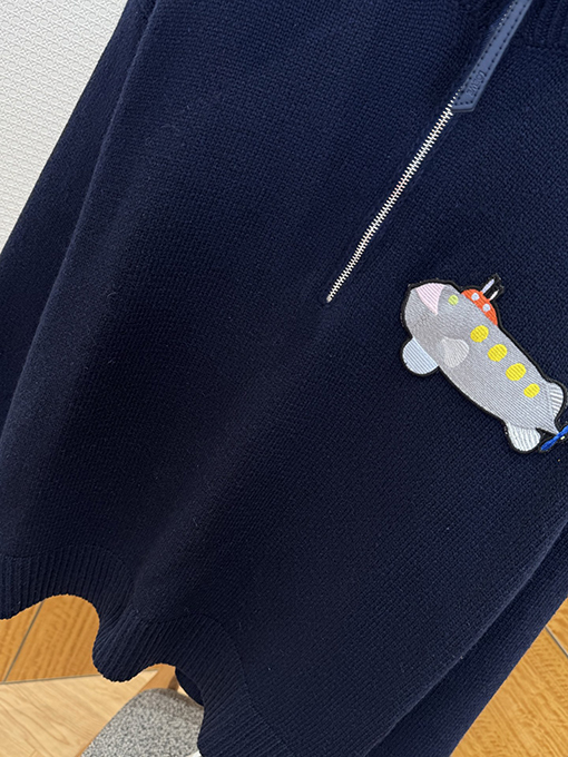 ロエベスーパーコピー 潜水艦の刺繍入りハーフジップニットセーター