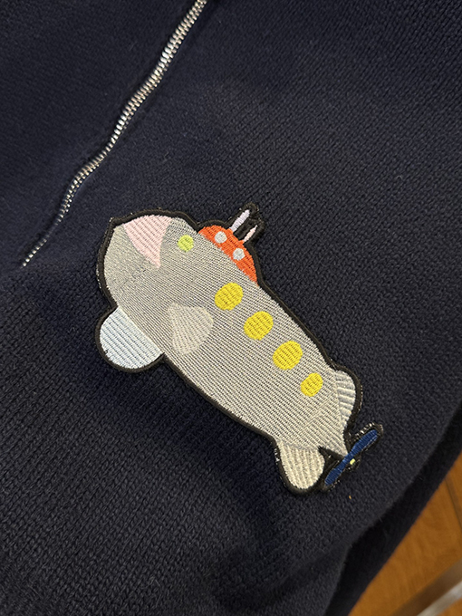 ロエベスーパーコピー 潜水艦の刺繍入りハーフジップニットセーター