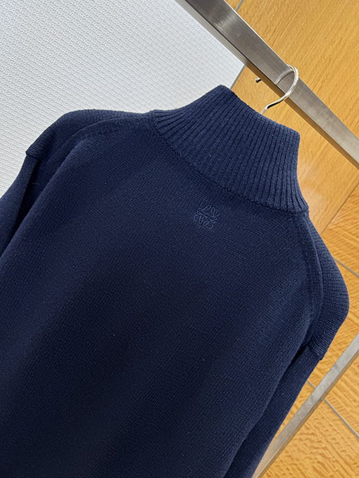 ロエベスーパーコピー 潜水艦の刺繍入りハーフジップニットセーター