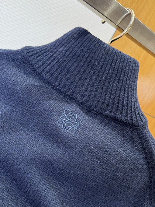 ロエベスーパーコピー 潜水艦の刺繍入りハーフジップニットセーター