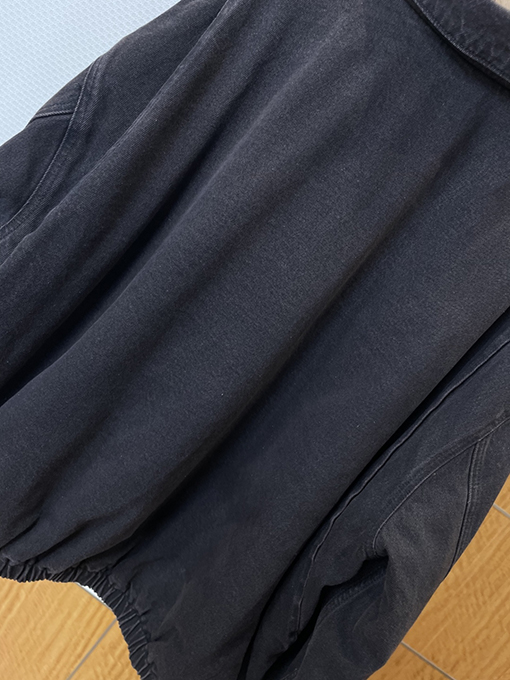 プラダ 三角形のロゴが入ったダメージデニムジャケット