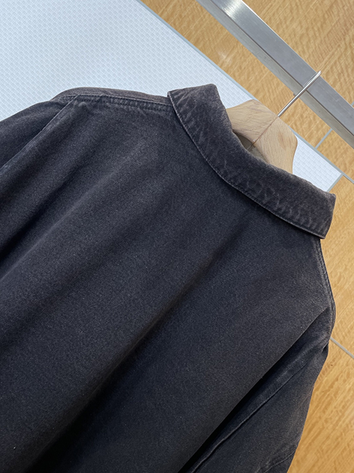 プラダ 三角形のロゴが入ったダメージデニムジャケット