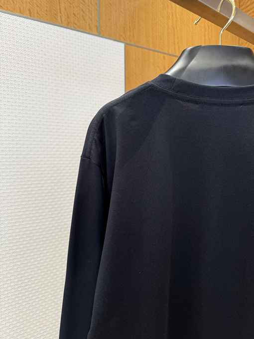 アクネストゥディオズブランドスーパーコピー Acne Studios 小さなポケットが付いたプリント柄の長袖シャツ