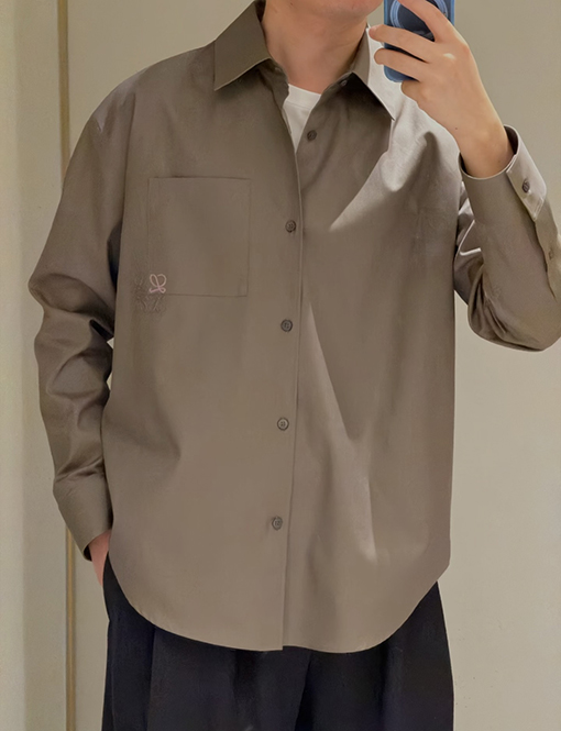 ロエベコピー 刺繍パッチポケット付き長袖シャツ