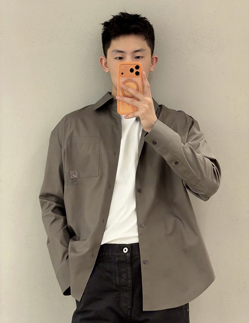 ロエベコピー 刺繍パッチポケット付き長袖シャツ