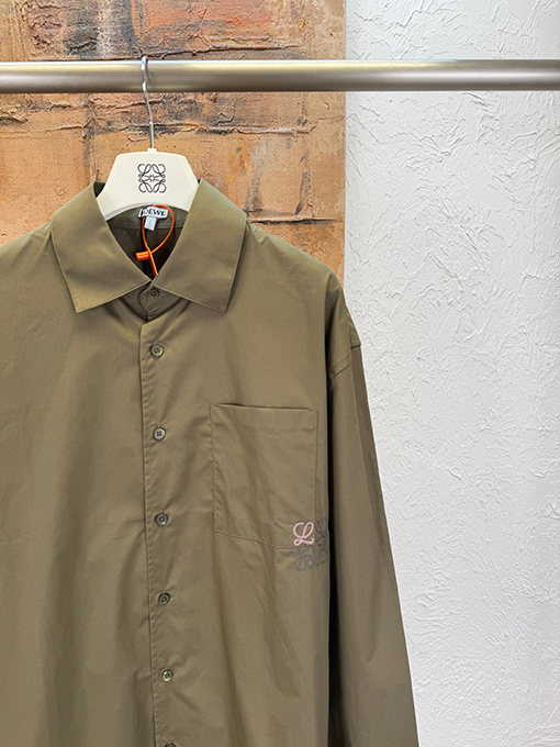ロエベコピー 刺繍パッチポケット付き長袖シャツ