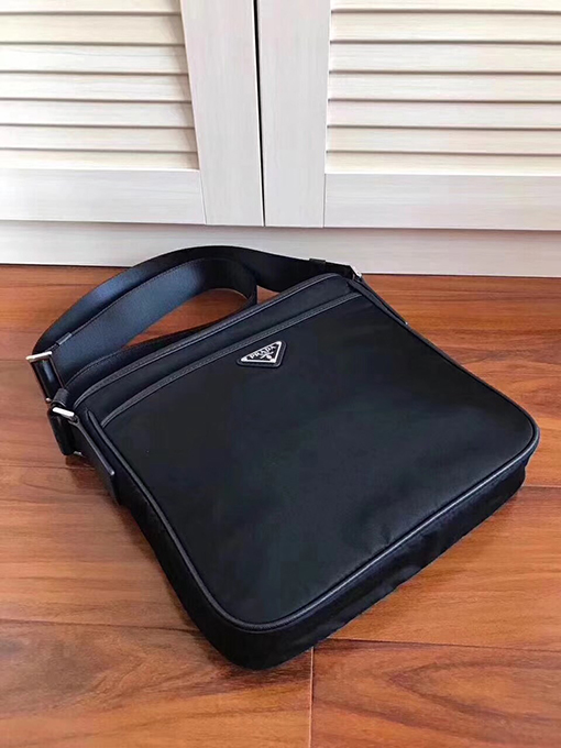 プラダ ナイロン製クロスボディバッグ