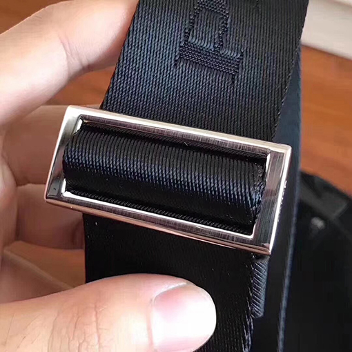 プラダ ナイロン製クロスボディバッグ