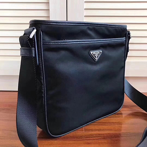 プラダ ナイロン製クロスボディバッグ