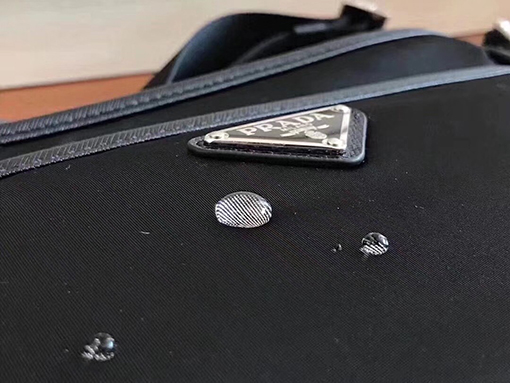 プラダ ナイロン製クロスボディバッグ