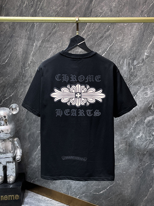クロムハーツスーパーコピー クラシックなサンスクリット文字の半袖Tシャツ